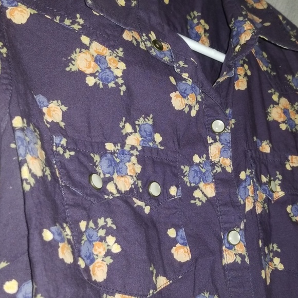 Floral button up - Picture 2 of 3